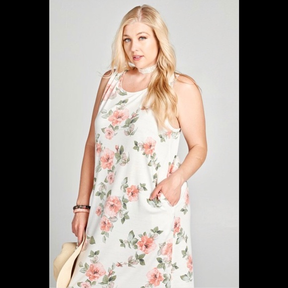 Plus Size Maxi Floral Dress - Picture 4 of 8